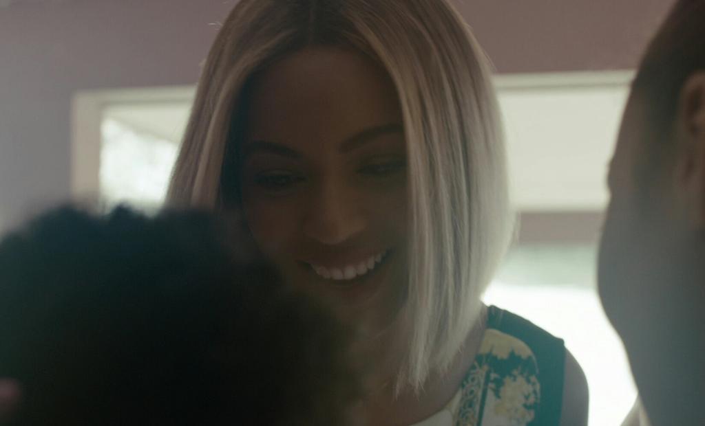 solelygoat's tweet photo. I wish Beyoncé kept this type of bob. http://t.co/OrUCSE481t