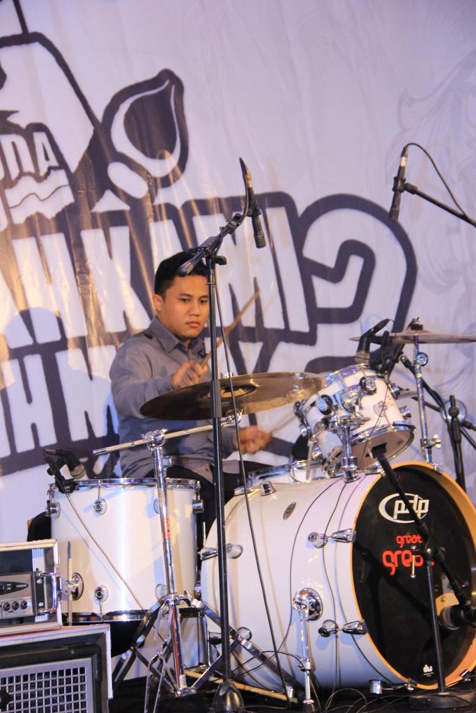 SKMM_official's tweet photo. thanks for beautiful music @flyingpaper_ofc . perfect !! http://t.co/wmJJAUDRFw