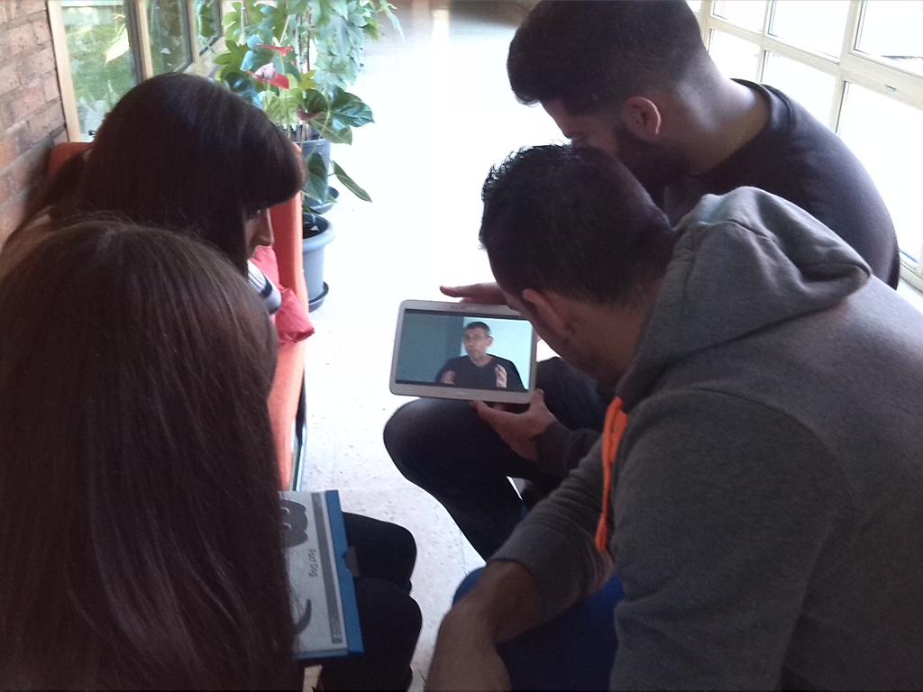 Raquelffdez's tweet photo. Learning how to use and create poetry in the classroom with #bestteacher @MichaelRosenYes @cucc_educacion http://t.co/RFsiRUTymQ