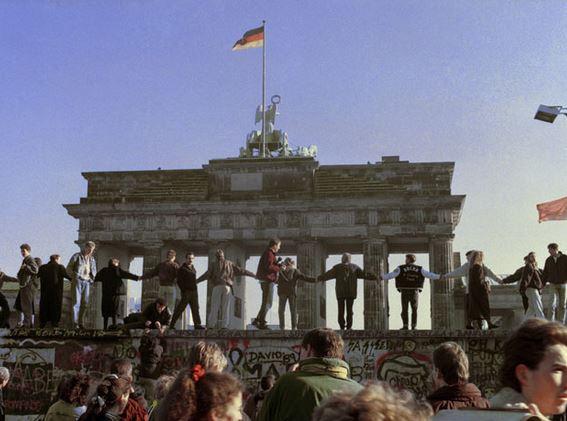 IndianExpress's tweet image. The Berlin Wall: Then and Now iexp.in/JoZ123149