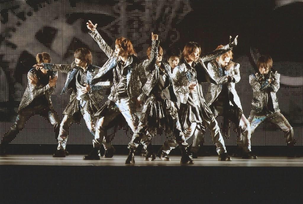 jump_peta's tweet photo. 伊野尾くん相変わらず全員で映ると高確率で隠れてる http://t.co/1Jn4mpOmmS