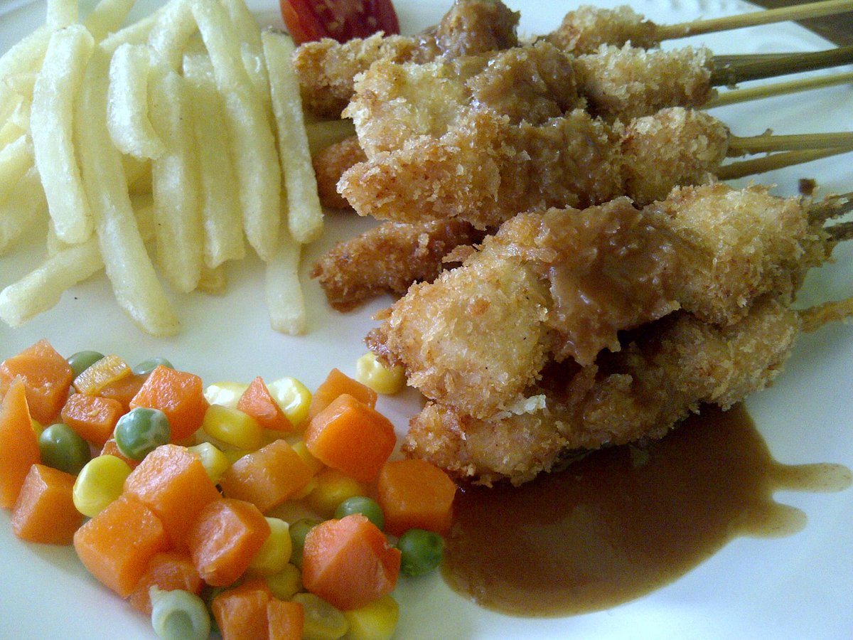 WarSatGueSuKa's tweet photo. Harga KHUSUS bagi Mahasiswa @Univ_Subang menu BARU #ChickenSataySteak hanya 18rb. Diantos di Warung Mamang http://t.co/xczy4fOgUE