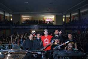 Kereeeenn! <a href="/SlaughterDead/">Slaughter Dead</a> live at Samarinda Metalfest 7 <a href="/SEM_Merch/">SULUNGEXTREMEMUSICK</a>