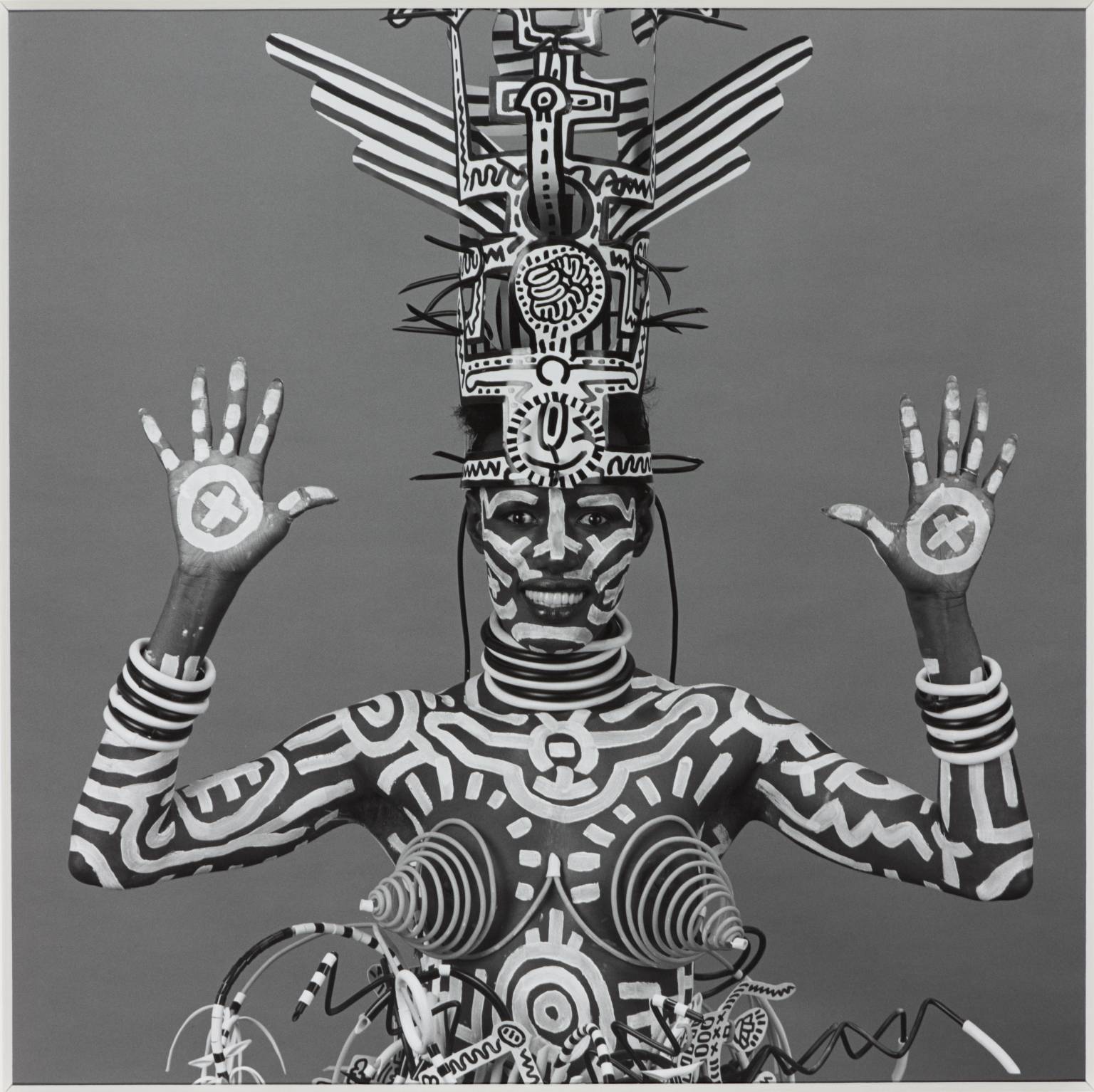 Brindille على X: 1985, Grace Jones's body became the flesh canvas upon  which Keith Haring created some of his most striking images.  http:t.coOKYvkBUks3  X