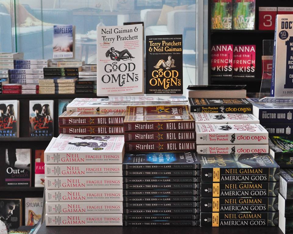 Happy birthday He is 54 today! Whats your favorite Neil Gaiman story? :) 