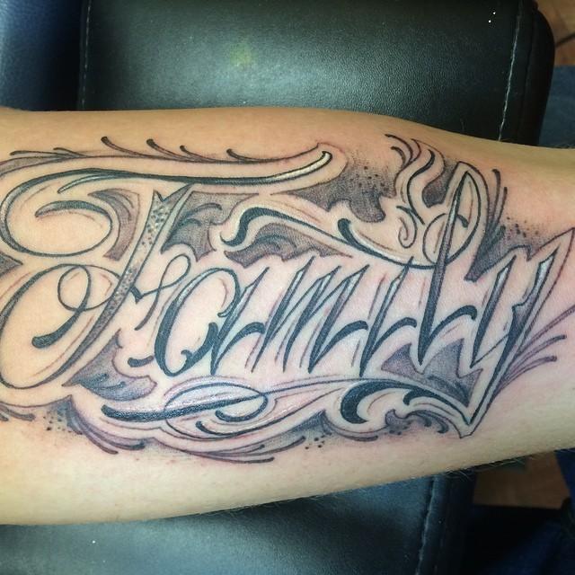 RAPMAGIE's tweet image. #RAPMAGjoshreadytattoo805 Little bit of script#family#first#script #scriptkillas#blackandgrey #bishoprotary #mick...