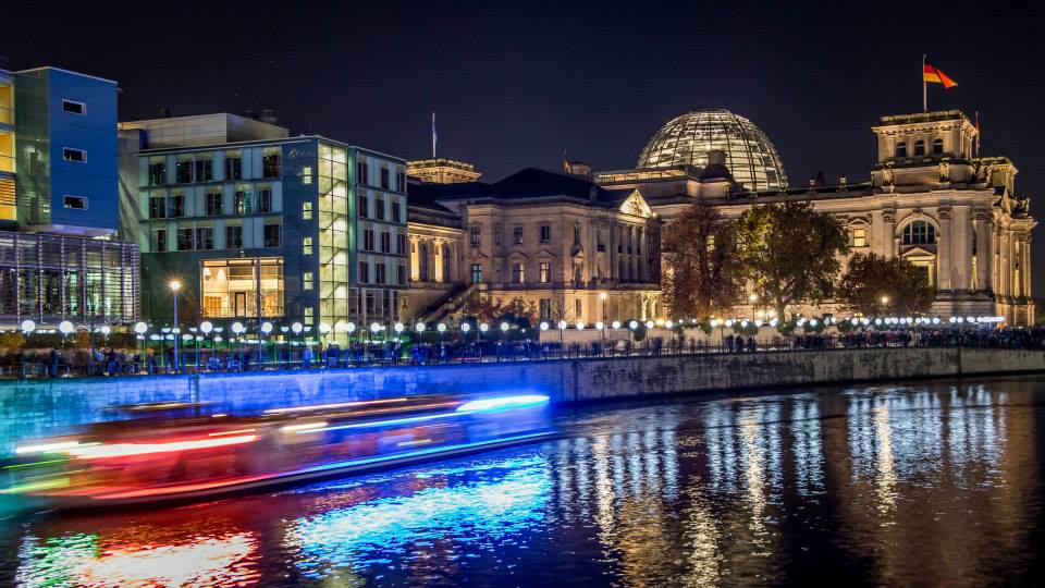 Tyrone_PR's tweet photo. No #WallFall25 selfie last night. Too many special memories and emotions: I once stood on the #BerlinWall too. http://t.co/dShgTg1Isx