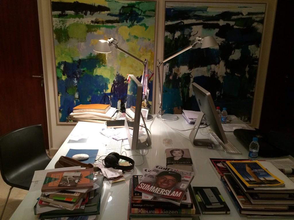 CarolineHavers's tweet photo. I don't believe in clean desk policy !#makemoremess #justlivealittle http://t.co/EQIbf1EUyc