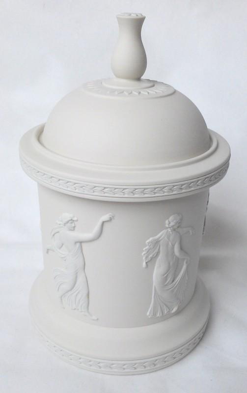 nivagcollects's tweet image. This is simply stunning its a cream coloured #DancingHours bijoux box from #Wedgwood. nivagcollectables.com/p/010