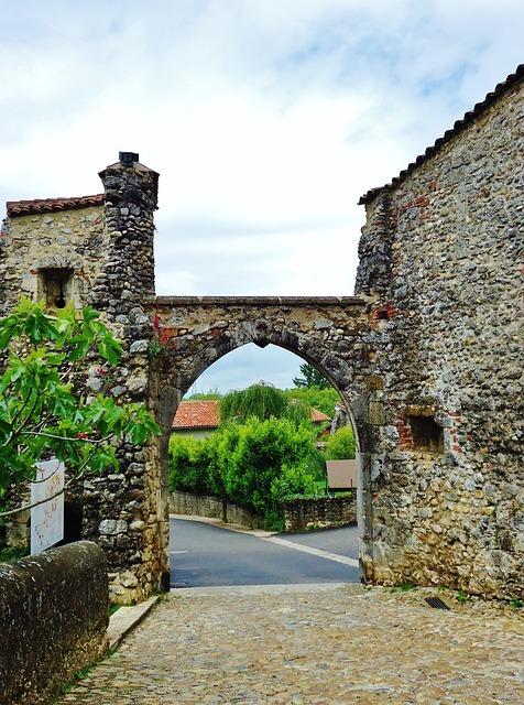 BB25173's tweet image. Pérouges village médiéval en pierres #MagnifiqueFrance