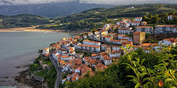 Lastres, Asturias, Traumlage im Norden Spaniens.