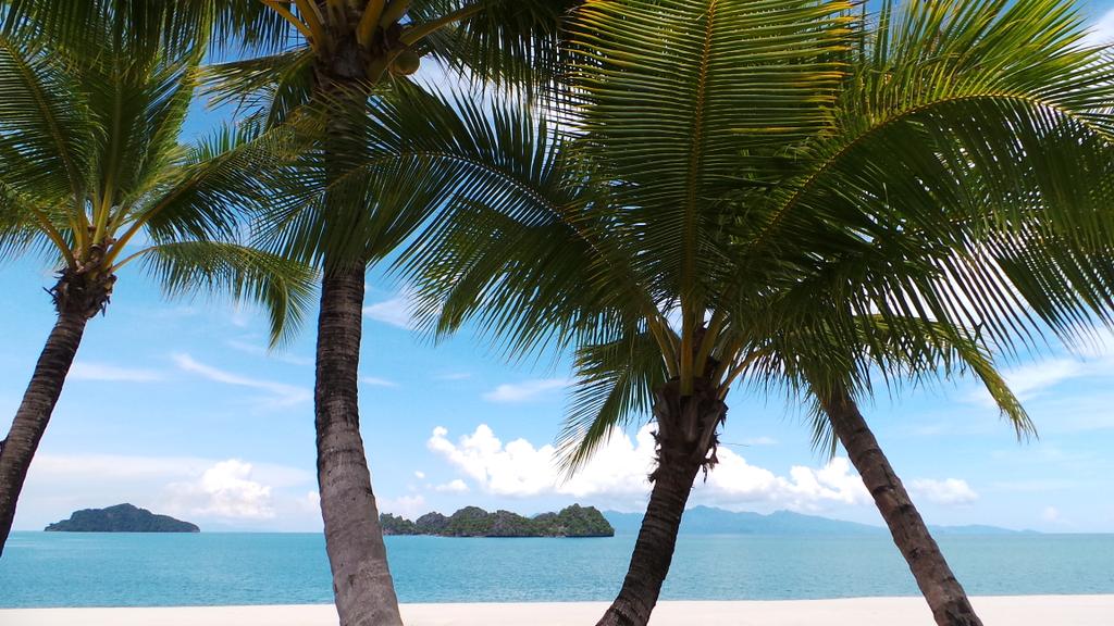 Langkawi :)) '@FSLangkawi: Has #Monday been good to you?
#fsfotog #discoverlangkawi #naturallylangkawi '