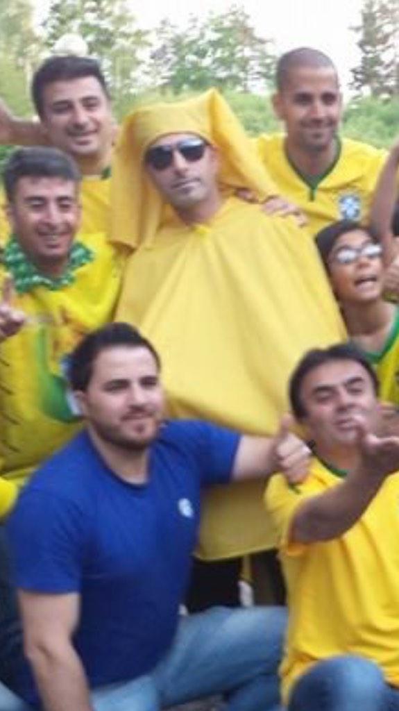 DellieGewargis's tweet photo. Min pappa.. Parasollmannen #BrazilSupport http://t.co/ZTvxYgmAA0