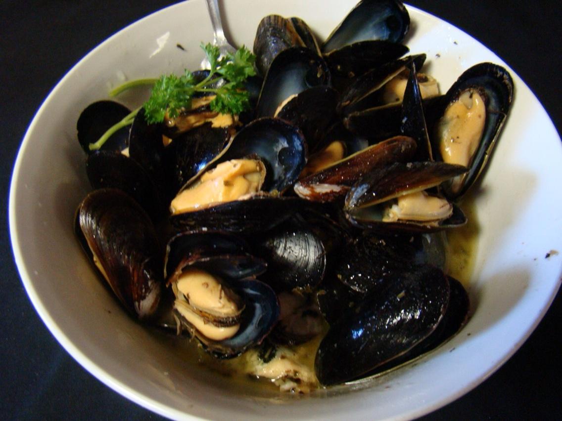 ChicksTavern's tweet photo. Monday=Mussels!! All U Can Eat, 14.95 http://t.co/ZPtqtblkyM