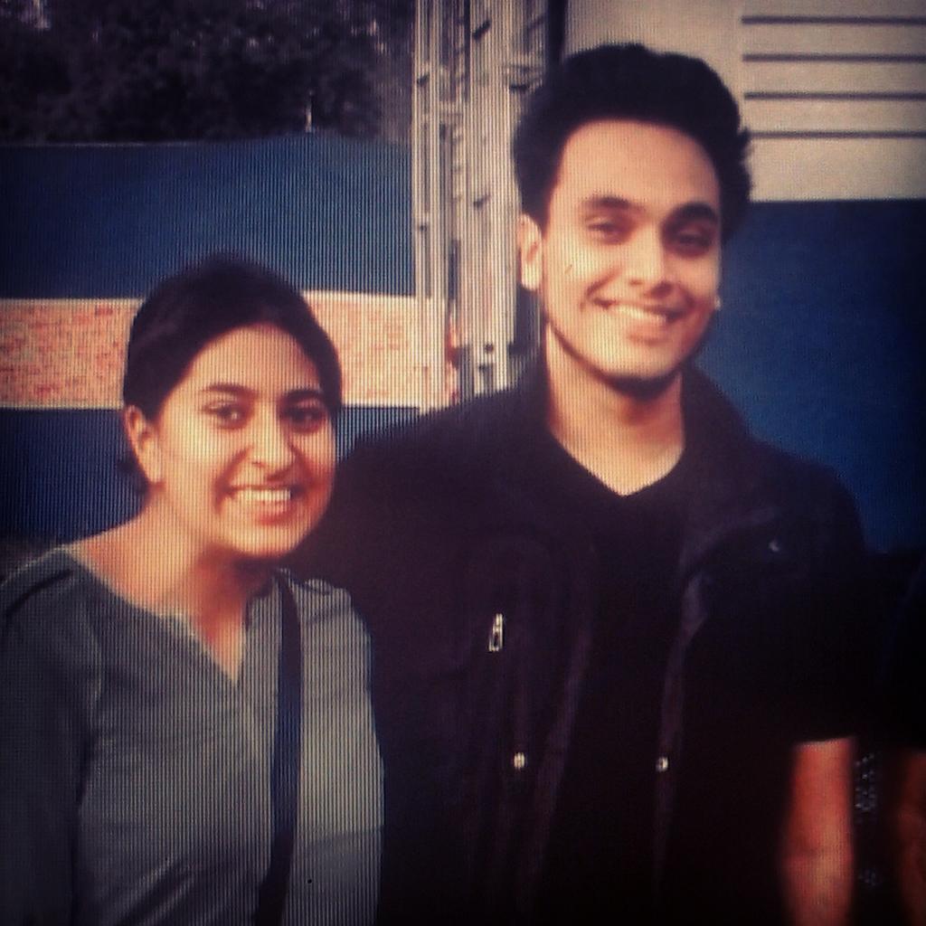arukvr's tweet photo. Oh look who we met? :P what a great show by @thejuicykiwi. #spudinthebox #spudlife #nh7weekender @ankitdayal10 http://t.co/bFumZs3F7W