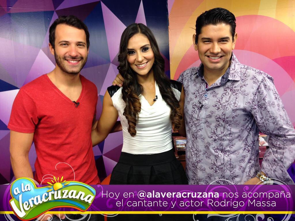 enrique_olivars's tweet photo. @rodrigomassa en entrevista con @PamelaMarrun y @GersonBerdon en @alaveracruzana #RTVer ¡Cámbiale a @TVMASVeracruz! http://t.co/q32HUG6QxS