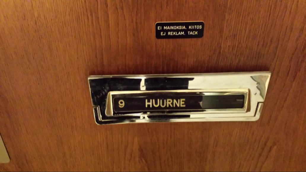 Vihdoin! Ei menny kuin melkein pari kuukautta saada oma nimi oveen... #koti