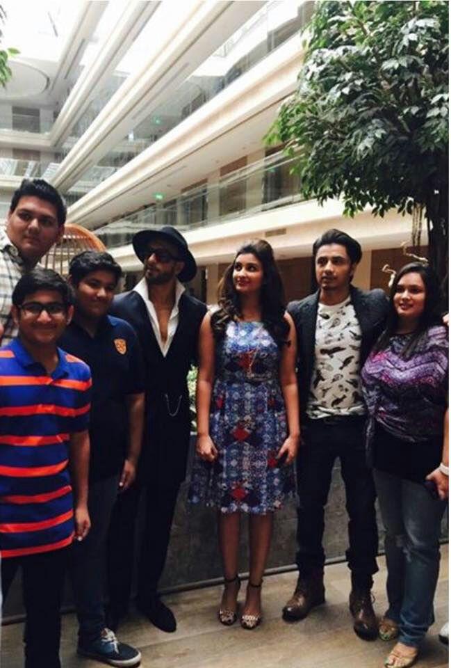 RanveerSingh_FC's tweet photo. Pics - Ranveer, Ali, Parineeti in Jaipur : http://t.co/9t4ljAIjyr