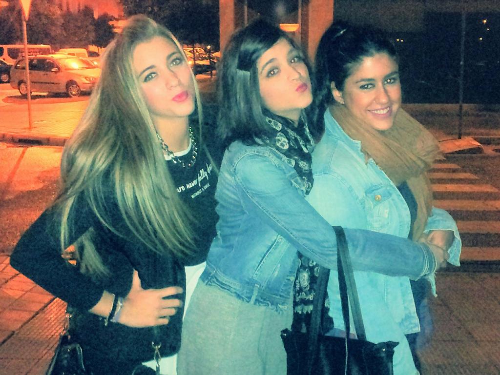 VictoriaMavi30's tweet photo. Ainnsss lo que yo las quiero ♥ Pronto nuevos destinos jojojo #IWantToTravel @paulitaro90 @mariadiiaz26 http://t.co/jEwi74FdTY
