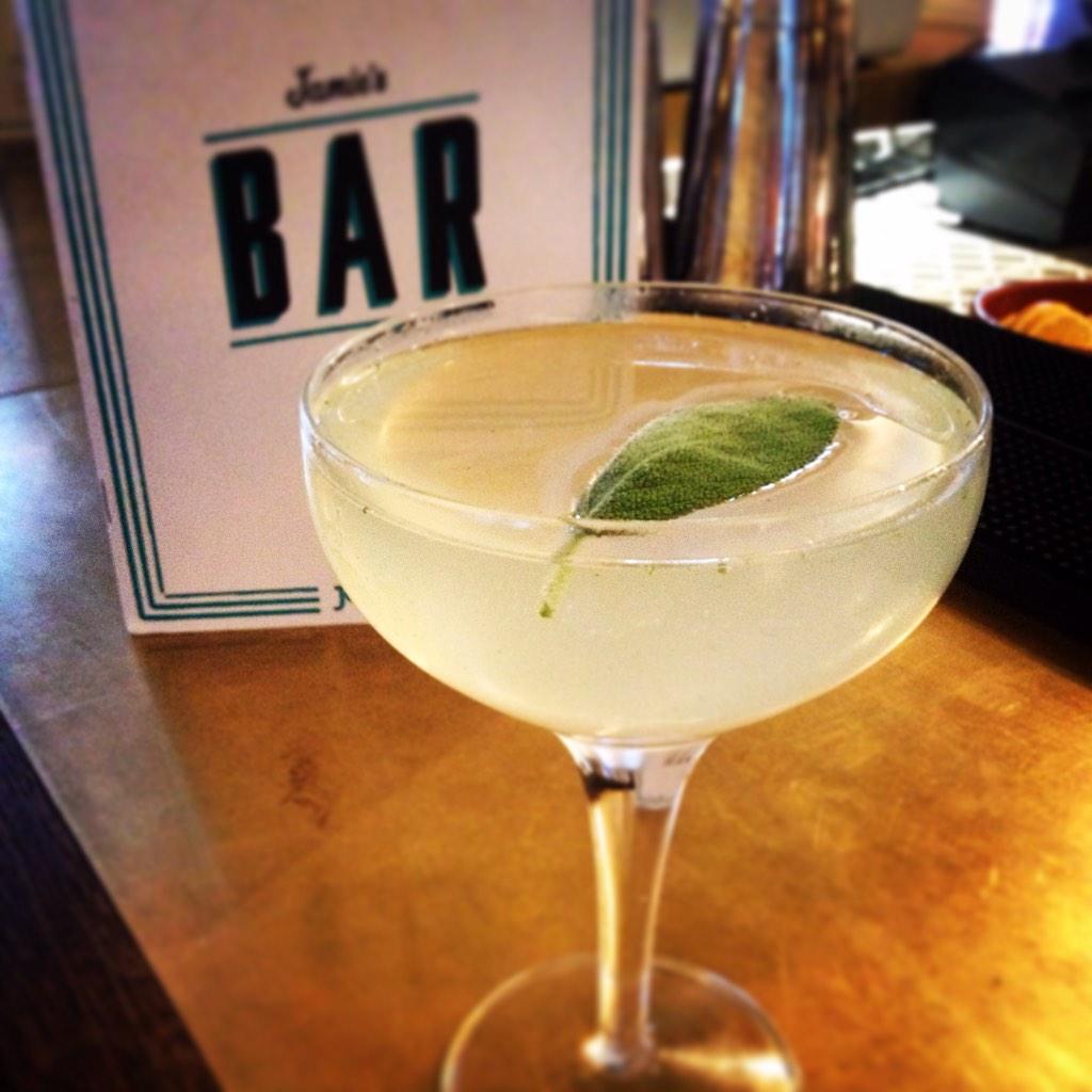ClumsyAngel79's tweet photo. Look what I did...'Patients &amp; Sage' #sipsmiths #gin #sage #cocktail #jamiesitalianpiccadilly yummy http://t.co/0svXJOA0lN