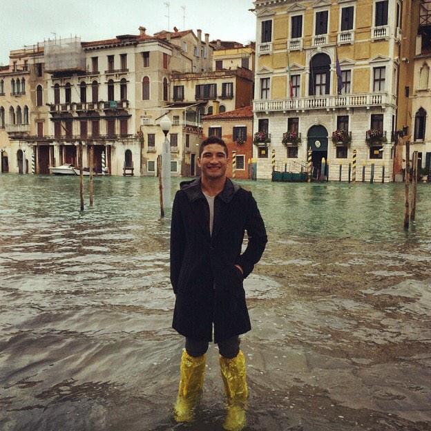 FaingaaTwins's tweet photo. Experiencing Venice at its best #AcquaAlta after being woken up by #WarningSirens #Floods#Waterboots #Venezia #Italy http://t.co/RzsRPqzhtq