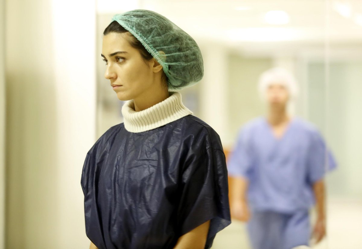 Elif - Episode 24 #KaraParaAsk #TubaBüyüküstün