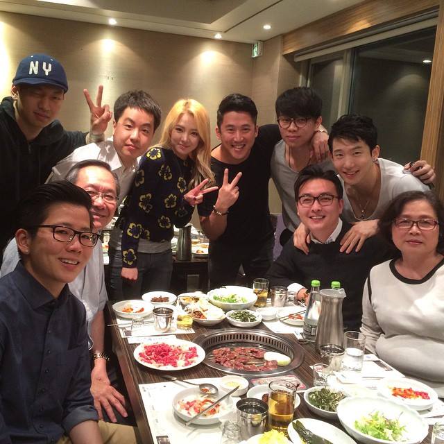 792_sol's tweet photo. hyo and friends ♥ http://t.co/V8iF8lyBnp