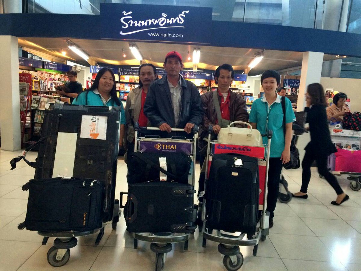 ThaiEmbLibya's tweet photo. #คนไทยในลิเบีย 3 คน (จากเดิม 4 คนที่แสดงความประสงค์จะอพยพกลับไทย) เดินทางถึง กทม.โดยสวัสดิภาพ เมื่อ 9 พ.ย.57 http://t.co/NNxh4RLuAS