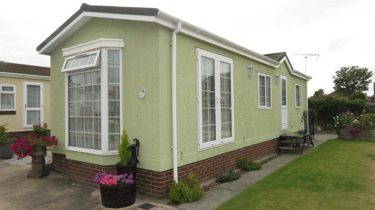 TPG_Blackpool's tweet photo. For Sale: Pine Crescent, Blackpool: Β£49,950 #reducedprice #mustsee #immaculatecondition #quietsite http://t.co/T8NFY2xIa3