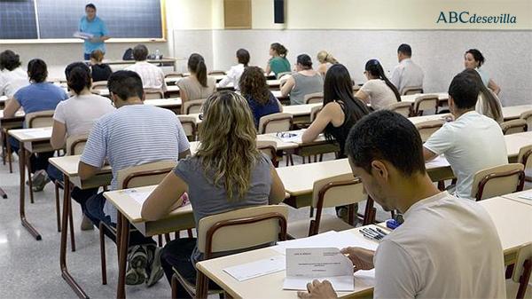abcdesevilla's tweet photo. La Junta convocará 1.000 plazas de maestro de Primaria en 2015 http://t.co/XgC6aK4Cee | #Andalucíahoy #Empleo http://t.co/Sg4opkYp7R