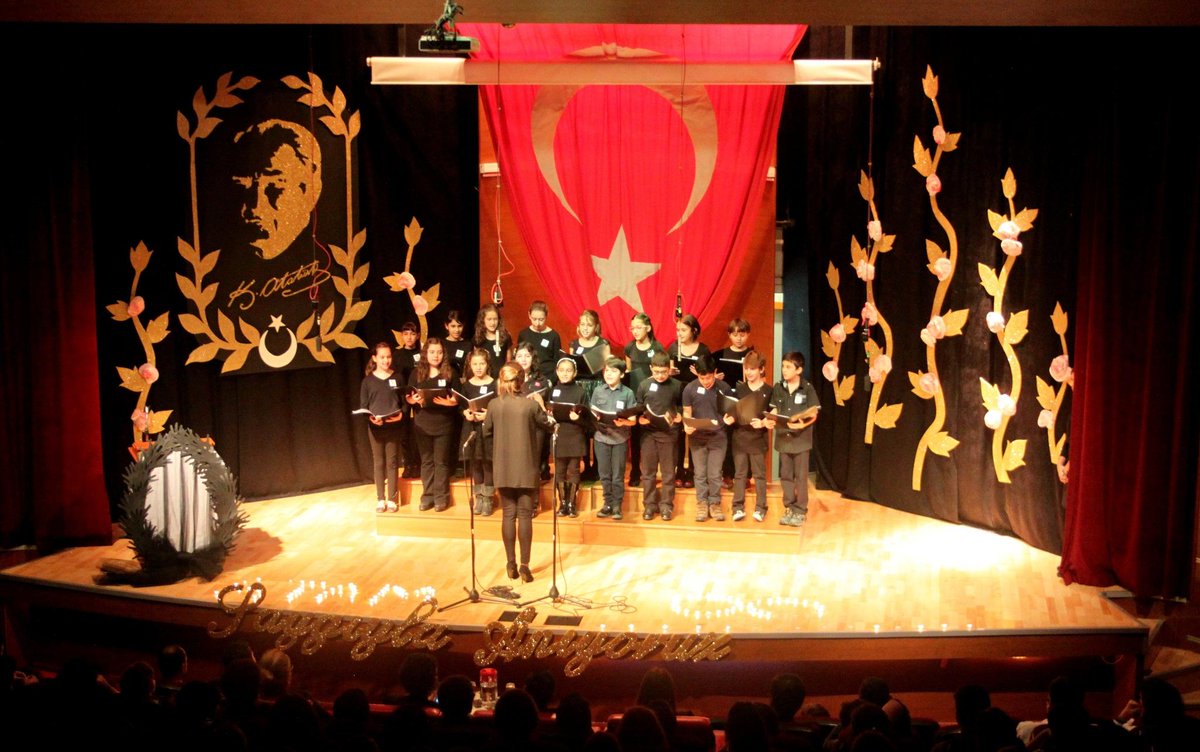 Beylikdüzü Okyanus'ta Mustafa Kemal Atatürk'ün vefatının 76.yıl dönümünde düzenlediğimiz törenden bir kare...