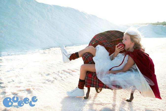 Team_Bubblemag's tweet photo. {Next dans Bubble}
Shooting, La photographe Hélène Perry capture l'hiver pour #Bubblemag.
Styliste : Dipika Parmar. http://t.co/uLGrcM5819