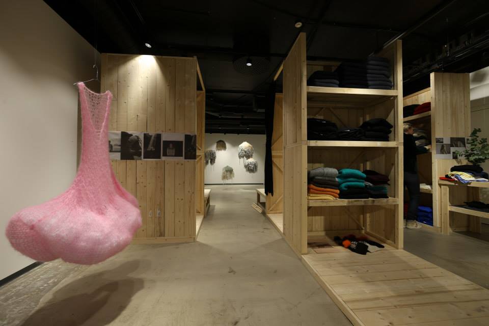 gudrunandgudrun's tweet photo. A shot of our Lý dress on display at the #Paleet Centre store! Shop here: http://t.co/sXqeLo75gt #GudrunGudrun #Knit http://t.co/IIeB9s40oo