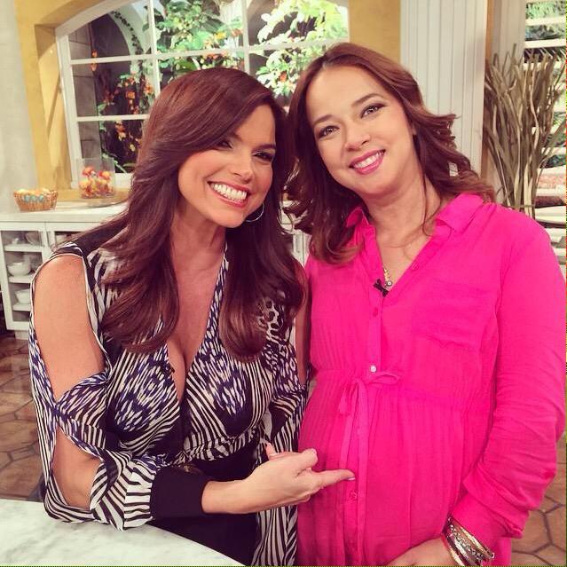 AdamariFans's tweet photo. Si tuvieses la oportunidad de sugerirle a @AdamariLopez un nombre para #ElBebedeAda, ¿qué nombre le sugerirías? http://t.co/FcYnjicfL7