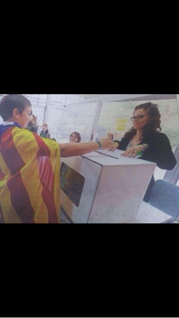 MiguelGardelVa's tweet photo. ¿Cuantos miles de niños cómo estos votaron 9N? Que ridículo más espantoso. Oye! Y no se les cae la cara de vergüenza. http://t.co/sWQe03sOvD