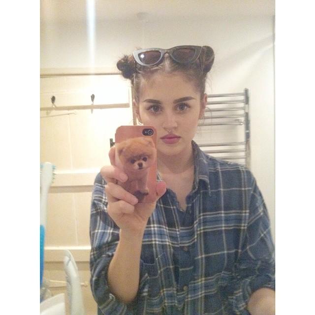 last photo in my boring bathroom, then I'll be in paradise with my bro <a href="/OliverSykes0/">Oliver Sykes</a> and his perf girl <a href="/hannah_pixie/">Hannah Pixie Snowdon</a>!