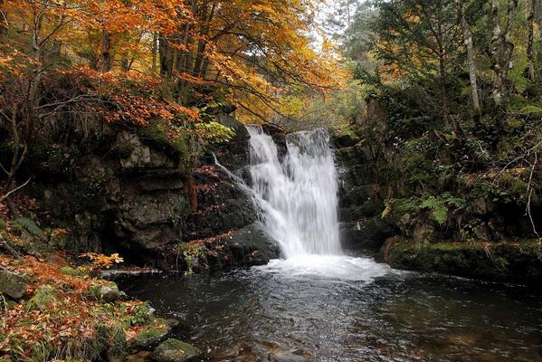 _Paisajes_'s tweet photo. Las Cascadas de Puente Rá.Parque Natural de La Sierra de Cebollera #VillosladadeCameros #LaRioja http://t.co/mYgY2LmZol