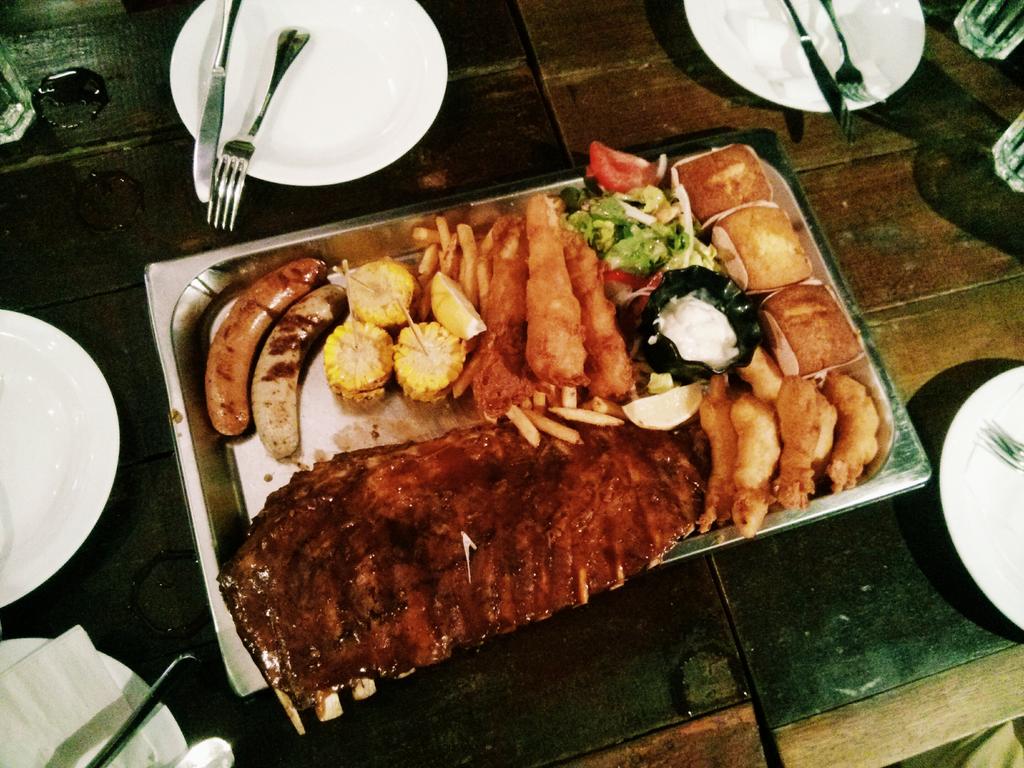 Cynthiaho's tweet photo. Tonight's feast! #foodporn #helloribs http://t.co/jjxSkGsZ6n