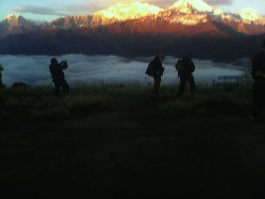 ramtreks's tweet photo. Great view from pun hill @julle@crish # Annapurna #ghorapani#nepal http://t.co/eZsPnyrSRi