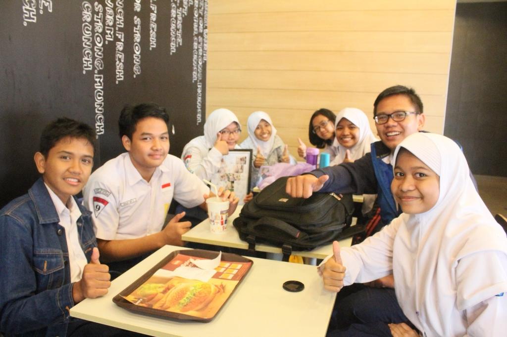 AnnsAprll's tweet photo. Tft yaaa @yorinalmira @bryan_akram @petln @fauzandinifadhi @hanindaa @Elsaa_sael @evitawu2 �� http://t.co/H06RJi8EVs
