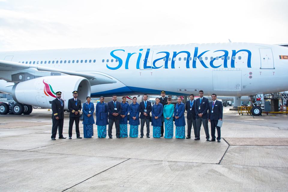 hashanfox's tweet photo. Crew of  inaugural flight #UL505 #VisitSriLanka #LHR #A330-300 #SrilankanAirlines http://t.co/G45DbLNNmP