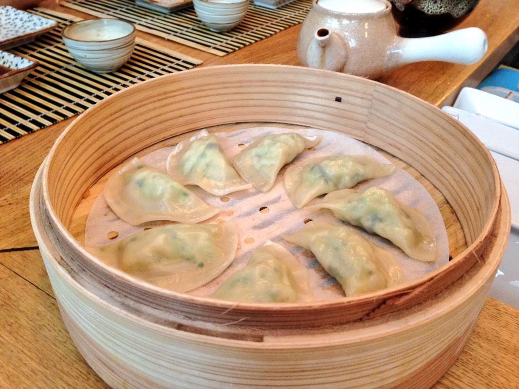 MathildeMeteye's tweet photo. Trilogie de #raviolis #coréens et #TartareBoeuf #MandooBar #Corée #food cc @Isabelle_Spiri @ClotildeRoux @mrlung http://t.co/Jvgxhj0LFB
