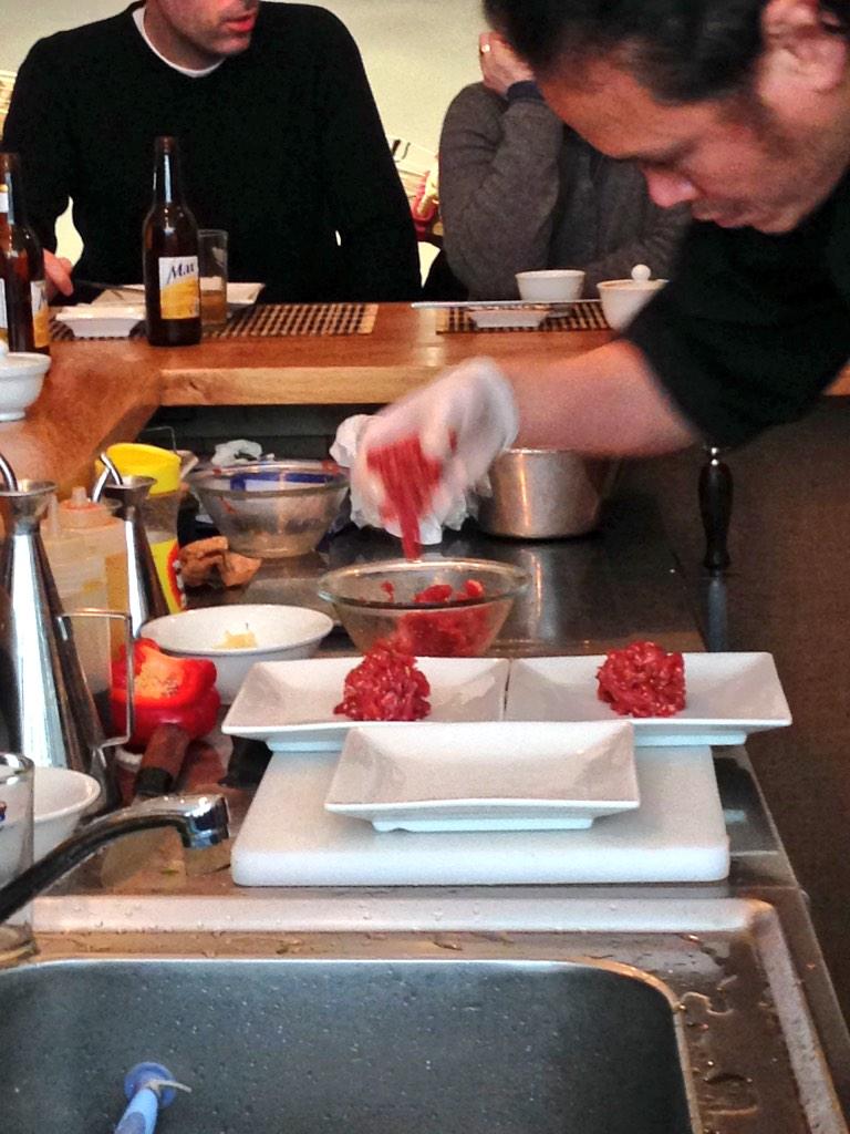 MathildeMeteye's tweet photo. Trilogie de #raviolis #coréens et #TartareBoeuf #MandooBar #Corée #food cc @Isabelle_Spiri @ClotildeRoux @mrlung http://t.co/Jvgxhj0LFB