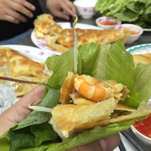 Banh Xeo

#vietnamese #foodlove #foodtrip #foodporn #banhxeo #foodstagram #saigon #pommedesgarcons