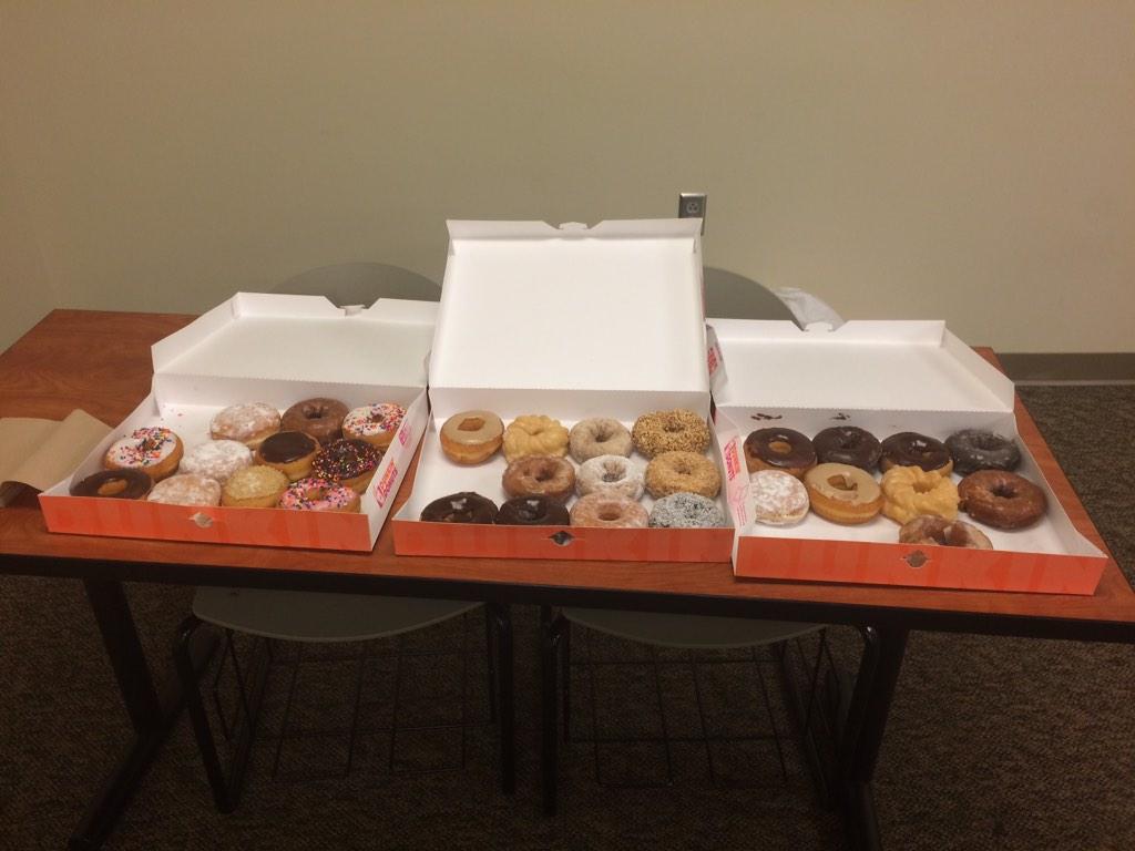 elenanelee's tweet photo. Donuts on Monday π© #notaUTKprob http://t.co/KrWYFGieaj