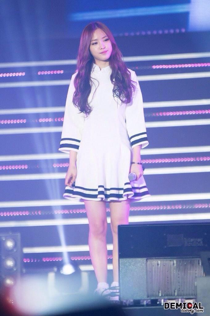 APink_INA's tweet photo. [FANTAKEN] 141109 Apink at Lotte Family Concert #에이핑크 :: NAEUN *7 By demical ~NC~ http://t.co/MXkrN0IaQz