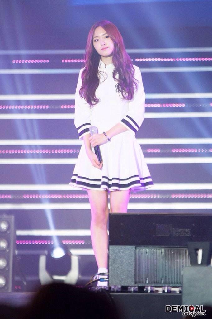 APink_INA's tweet photo. [FANTAKEN] 141109 Apink at Lotte Family Concert #에이핑크 :: NAEUN *7 By demical ~NC~ http://t.co/MXkrN0IaQz