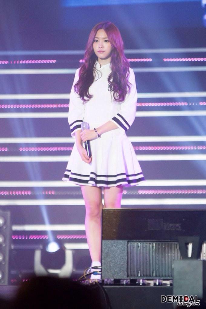 APink_INA's tweet photo. [FANTAKEN] 141109 Apink at Lotte Family Concert #에이핑크 :: NAEUN *7 By demical ~NC~ http://t.co/MXkrN0IaQz