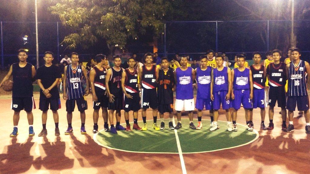 TimBasketUnesa's tweet photo. @TimBasketUnesa VS @ITS_Basketball (men) #Tuneupgame #UnesaHEROES http://t.co/OQ6V4KqMuu