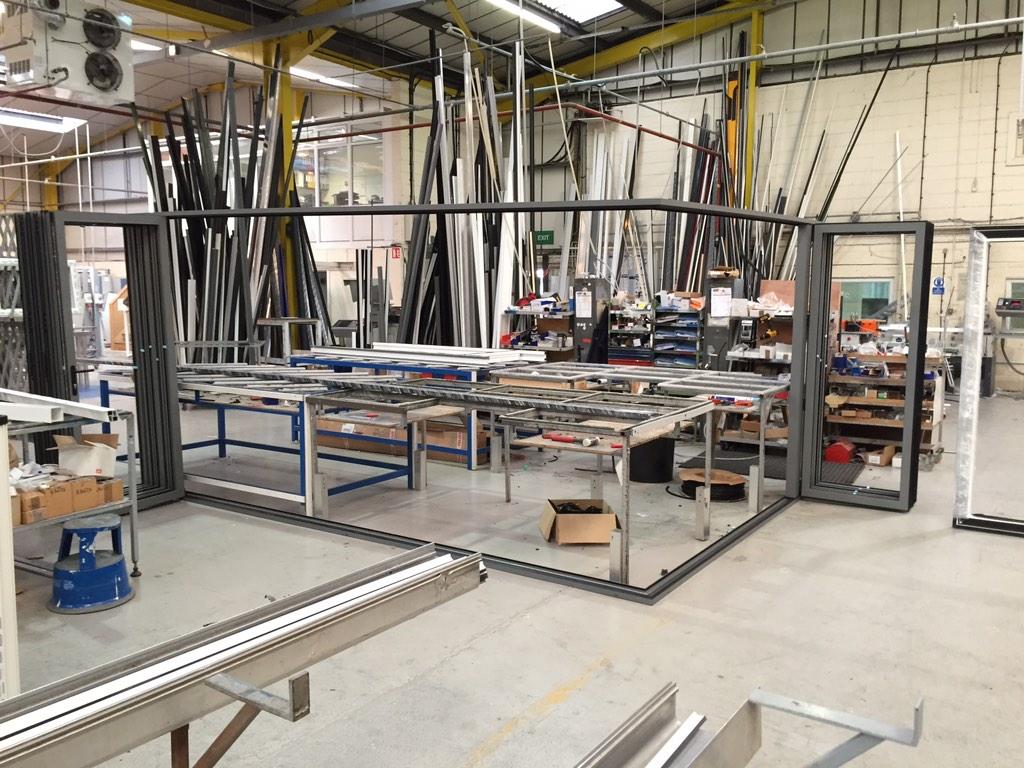 framefastuk's tweet image. Another great product manufactured by #framefast floating corner Ali bifold 👍